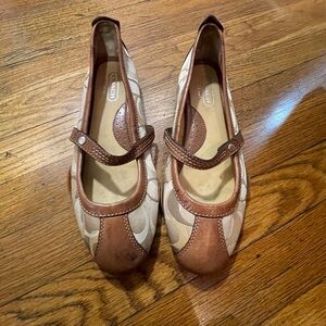 Coach Women's Mary Jane Flats - Brown and Cream